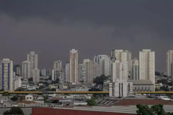 Chuva intensa coloca São Paulo em alerta geral para alagamentos