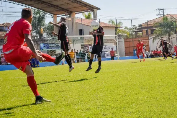 Maringá garante acesso inédito à Série B e avança à final da C; decisão em outro grupo é adiada