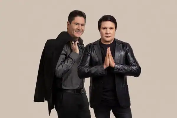 Gian e Giovani prestam homenagem emocionante a Rick