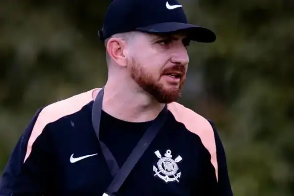 Interino William Batista defende elenco do Corinthians e valoriza contratação de Seedorf