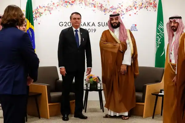 Reino Unido amplia aviso e recomenda evitar aeroportos na Arábia Saudita, exceto Medina