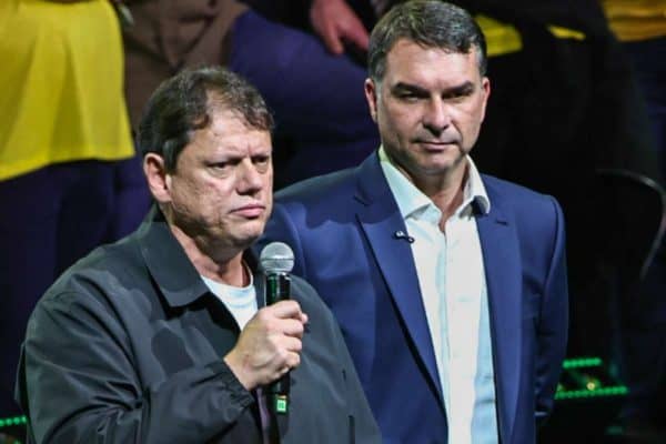 Palanque esvaziado e governador mais atuante: como vitória de Tarcísio em SP afeta a corrida entre Flávio e Lula