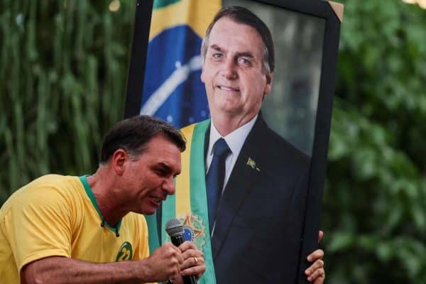 Por que Alexandre de Moraes autorizou visitas de Flávio a Jair Bolsonaro após 3 meses de proibição