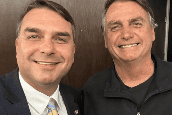 Moraes permite que Flávio retome visitas a Bolsonaro em prisão domiciliar