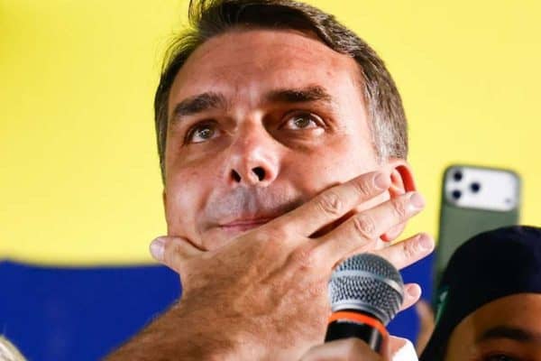Flávio recua e anuncia voto favorável ao fim da 6×1 e defende compensação do governo