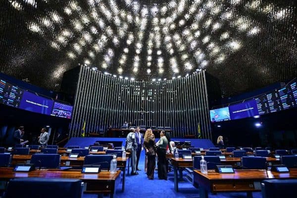 No contexto da disputa entre Flávio e Lula, Senado vota hoje o fim da escala 6×1