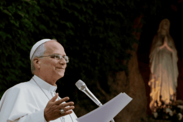 Quem assume o comando da Igreja enquanto o papa se recupera de cirurgia?