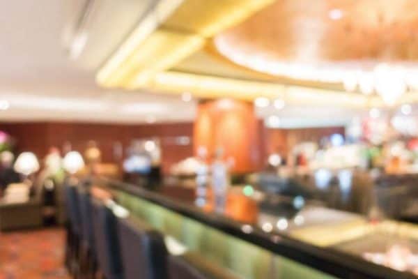 Quase metade dos bares e restaurantes gaúchos registra queda no faturamento em agosto, aponta Abrasel no RS