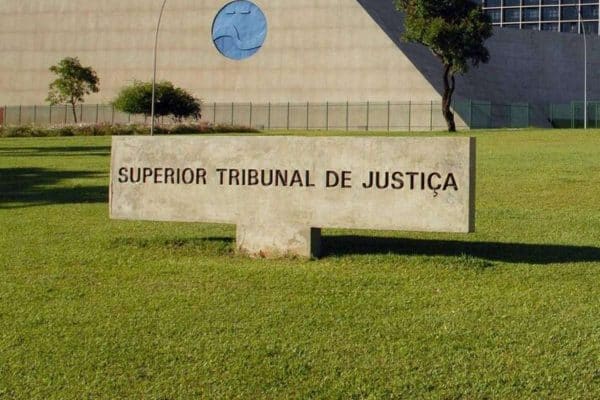 PF mira ex-secretário de TI do STJ por vazamentos a advogado amigo de Flávio Bolsonaro