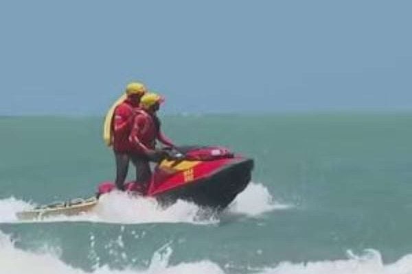Recife: Bombeiros encontram corpo de barraqueiro que se afogou em Boa Viagem