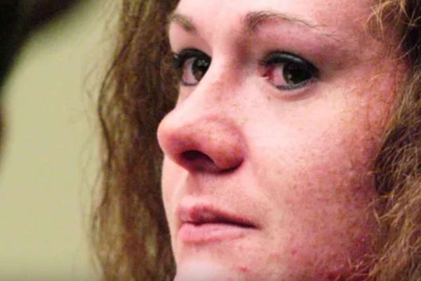Christa Pike relata confusão ao despertar após falha na injeção letal