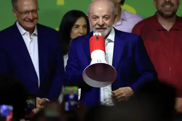 Lula vai à Justiça contra a Veja após reportagem sobre suposto pagamento de R$ 30 milhões