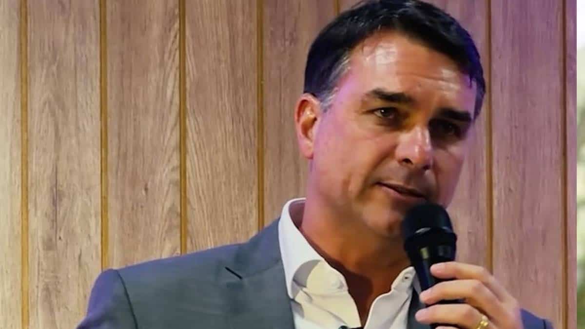 Flávio Bolsonaro revela o que pretende fazer com o Farmácia Popular se vencer a eleição (Foto: Instagram)