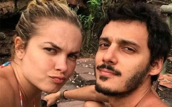 Namorado de Lua Blanco toma decisão sobre peça após morte da atriz
