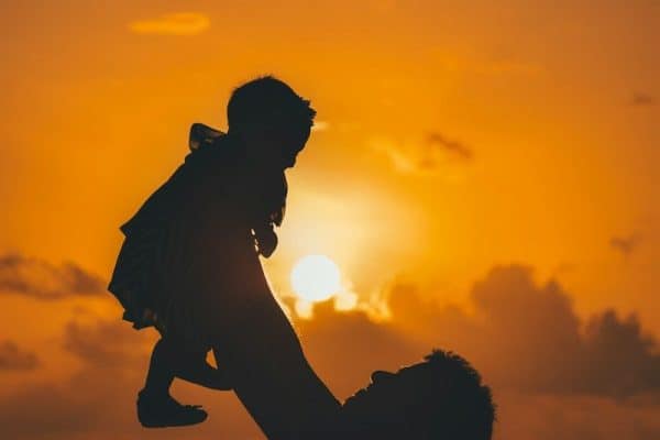 Pais que dão o próprio nome aos filhos podem esconder um desejo psicológico surpreendente